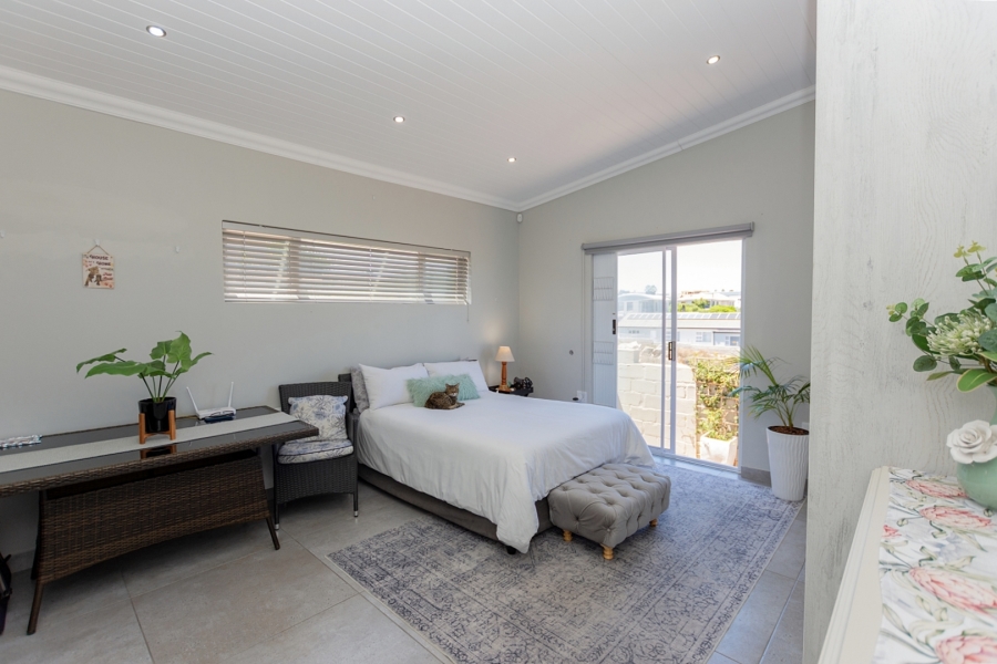 5 Bedroom Property for Sale in Myburgh Park Western Cape